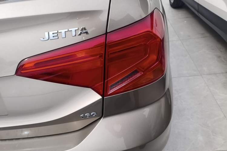 Used Volkswagen Jetta 2017 1.5L Manual Fashion Edition Right Rear Taillight