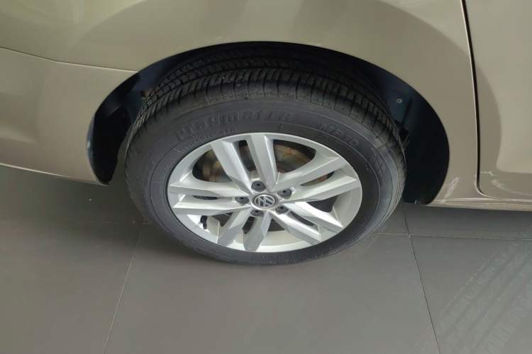 Used Volkswagen Jetta 2017 1.5L Automatic Comfort Model Right Rear Wheel Hub