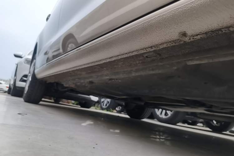 Used Volkswagen Jetta 2017 1.5L Manual Fashion Edition Right Side Sill