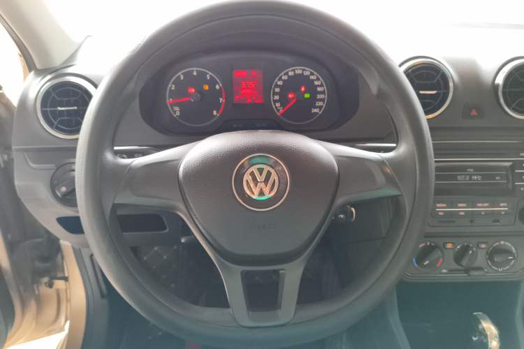 Used Volkswagen Jetta 2017 1.5L Automatic Fashion Model Steering Wheel
