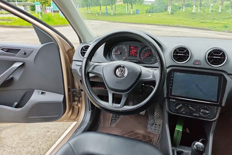 Used Volkswagen Jetta 2017 1.5L Manual Fashion Edition Steering Wheel
