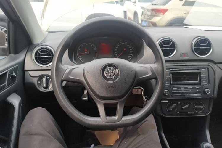 Used Volkswagen Jetta 2017 1.5L Manual Fashion Edition Steering Wheel