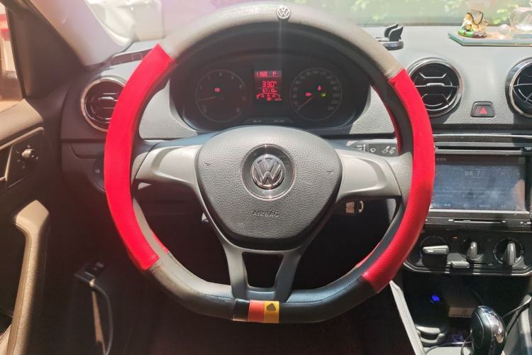 Used Volkswagen Jetta 2017 1.5L Automatic Fashion Model Steering Wheel