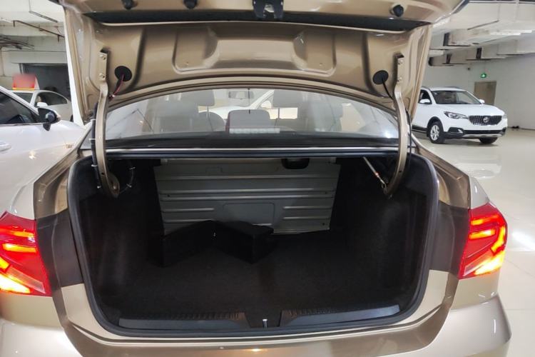 Used Volkswagen Jetta 2017 1.5L Automatic Fashion Model Trunk