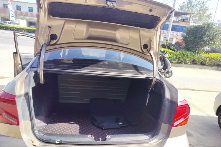 Used Volkswagen Jetta 2017 1.5L Automatic Fashion Model Trunk