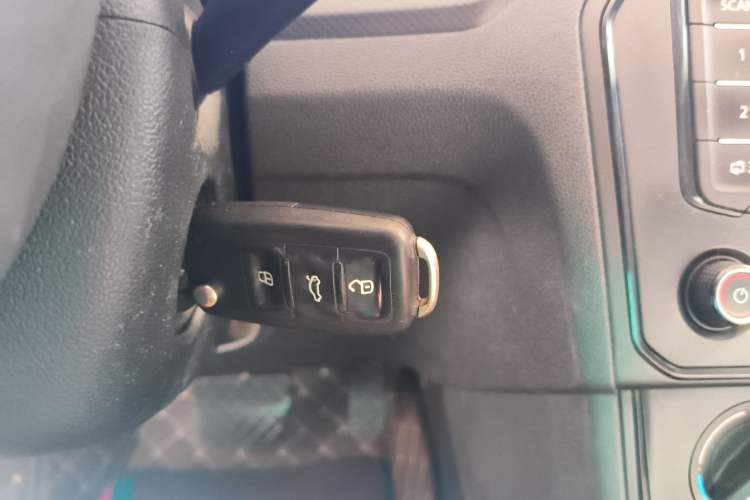 Used Volkswagen Jetta 2017 1.5L Automatic Fashion Model Vehicle Key