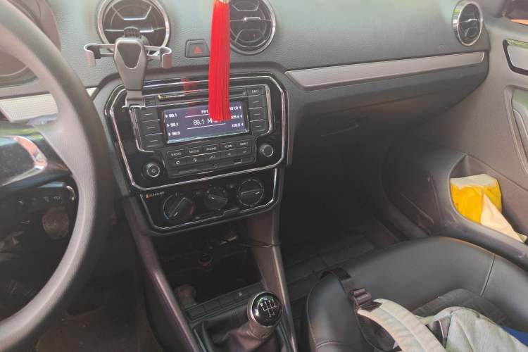 Used Volkswagen Jetta 2017 1.5L Manual Comfort Model Audio And AC Panel