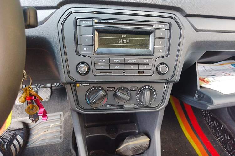 Used Volkswagen Jetta 2017 1.5L Manual Fashion Edition Audio And AC Panel