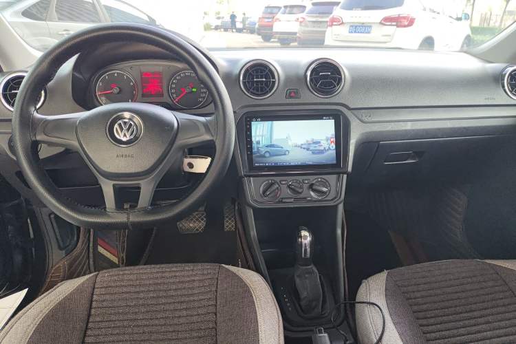 Used Volkswagen Jetta 2017 1.5L Automatic Fashion Model Center Console