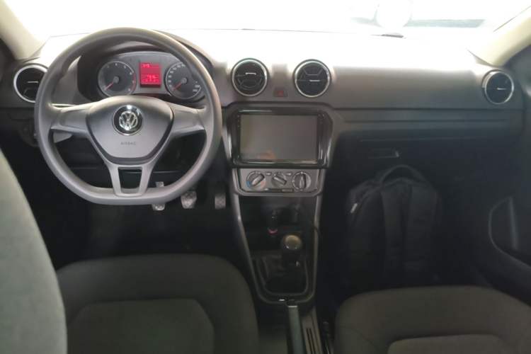 Used Volkswagen Jetta 2017 1.4L Manual Fashion Edition Center Console