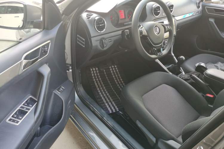 Used Volkswagen Jetta 2017 1.4L Manual Fashion Edition Driver Seat