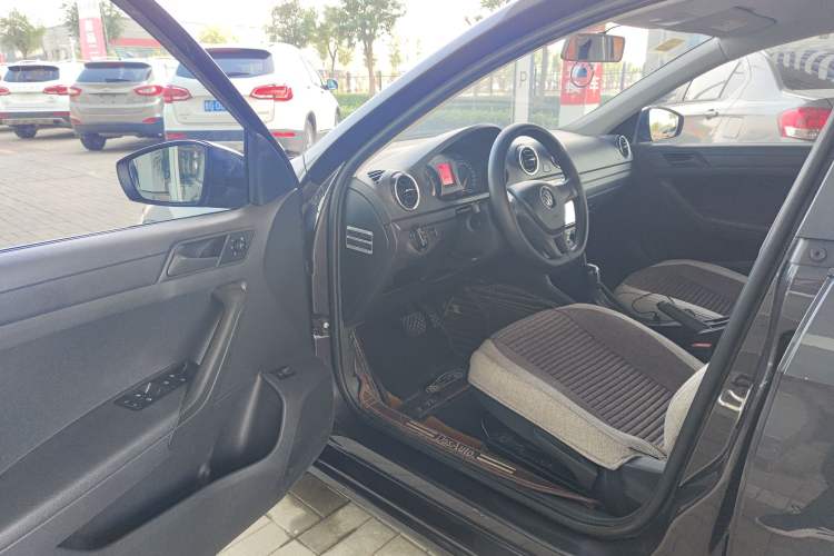 Used Volkswagen Jetta 2017 1.5L Automatic Fashion Model Driver Seat