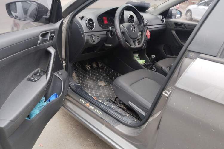Used Volkswagen Jetta 2017 1.4L Manual Fashion Edition Driver Seat
