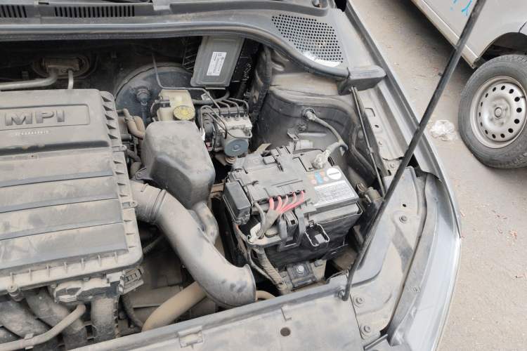 Used Volkswagen Jetta 2017 1.4L Manual Fashion Edition Engine Bay Left