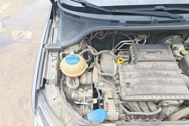 Used Volkswagen Jetta 2017 1.4L Manual Fashion Edition Engine Bay Right