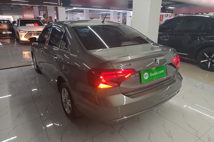 Used Volkswagen Jetta 2017 1.5L Automatic Fashion Model Exterior 2