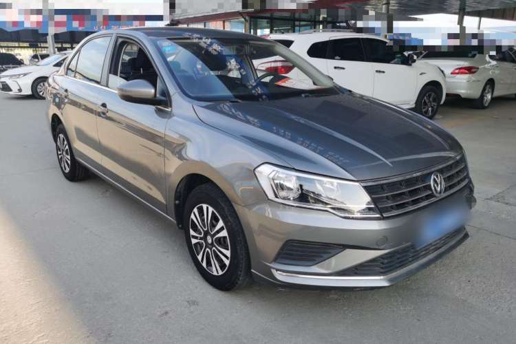 Used Volkswagen Jetta 2017 1.4L Manual Fashion Edition Front Right 45 Deg