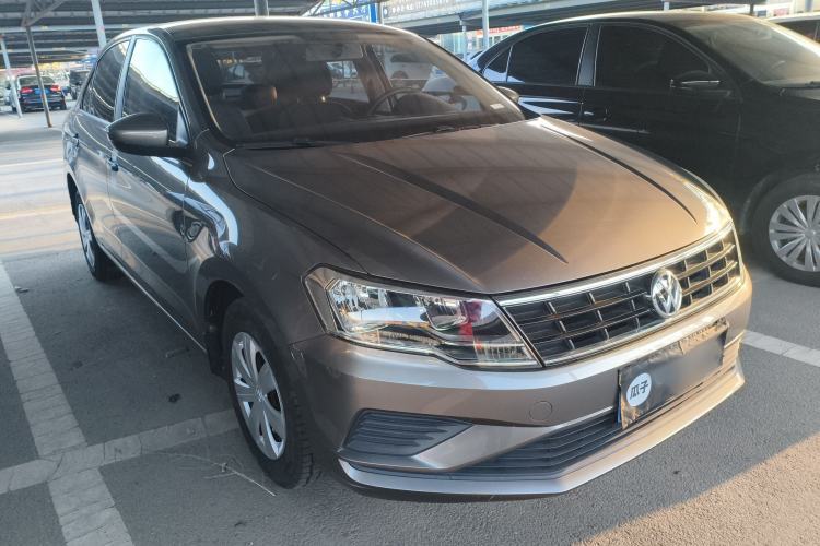 Used Volkswagen Jetta 2017 1.4L Manual Fashion Edition Front Right 45 Deg