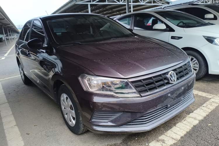 Used Volkswagen Jetta 2017 1.4L Manual Fashion Edition Front Right 45 Deg