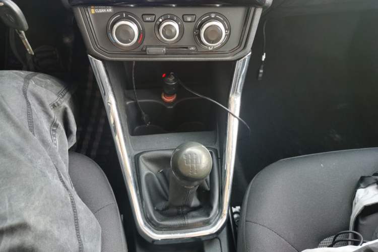 Used Volkswagen Jetta 2017 1.4L Manual Fashion Edition Gear Lever