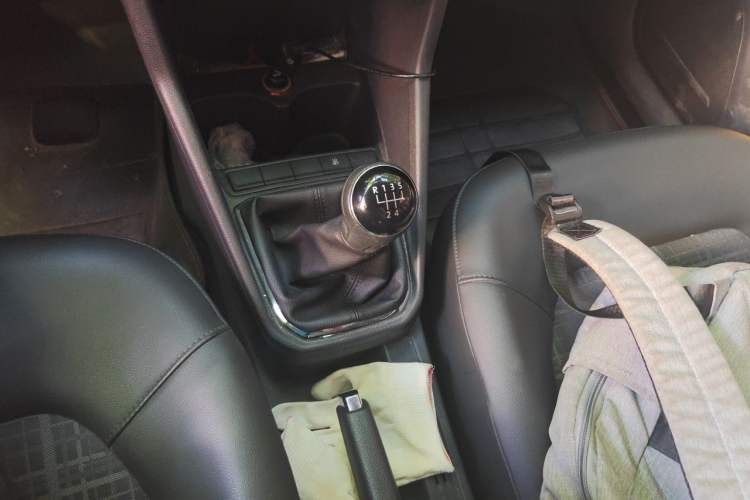 Used Volkswagen Jetta 2017 1.5L Manual Comfort Model Gear Lever