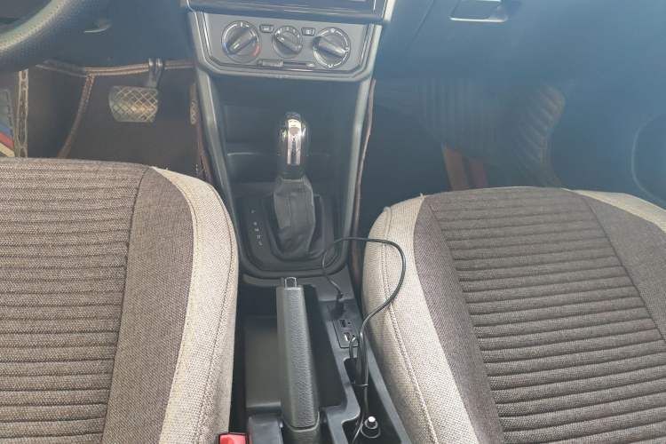 Used Volkswagen Jetta 2017 1.5L Automatic Fashion Model Gear Lever
