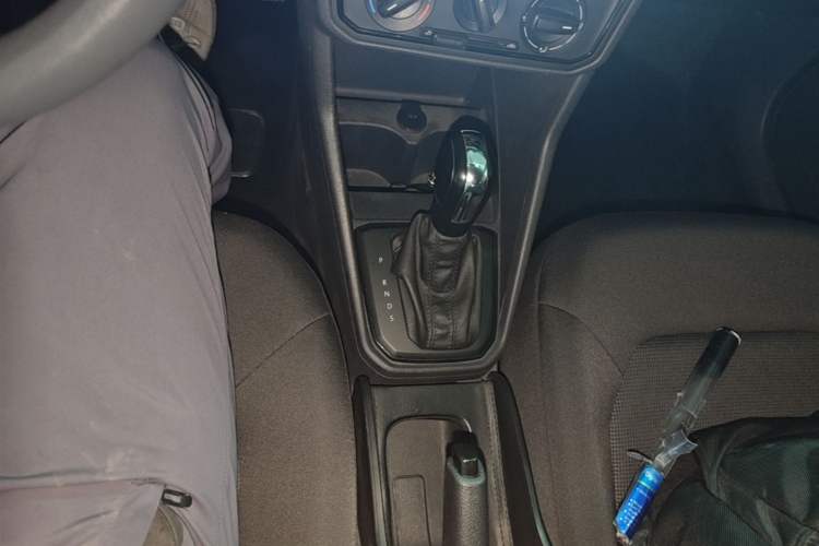 Used Volkswagen Jetta 2017 1.5L Automatic Fashion Model Gear Lever