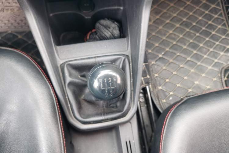 Used Volkswagen Jetta 2017 1.4L Manual Fashion Edition Gear Lever