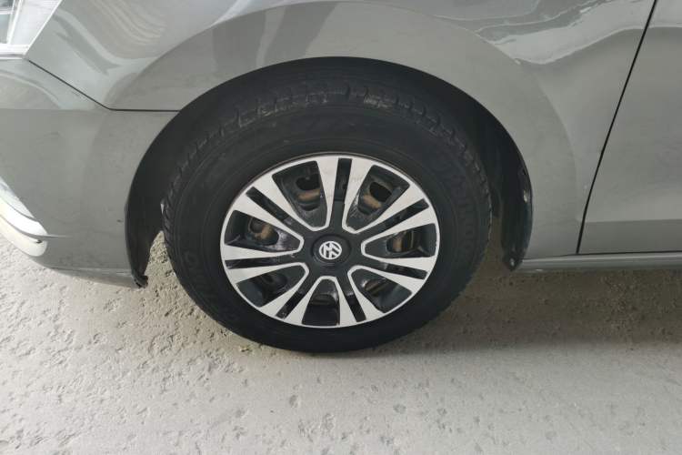 Used Volkswagen Jetta 2017 1.4L Manual Fashion Edition Left Front Wheel Hub