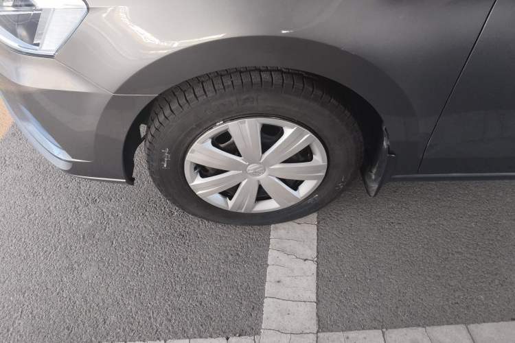 Used Volkswagen Jetta 2017 1.4L Manual Fashion Edition Left Front Wheel Hub