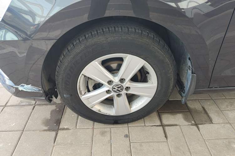 Used Volkswagen Jetta 2017 1.5L Automatic Fashion Model Left Front Wheel Hub