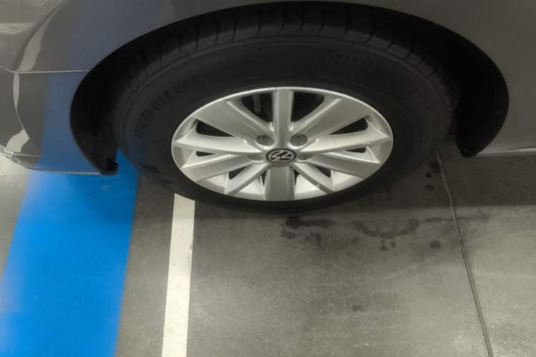 Used Volkswagen Jetta 2017 1.5L Automatic Fashion Model Left Front Wheel Hub