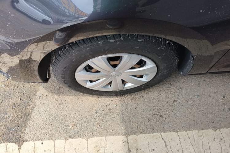 Used Volkswagen Jetta 2017 1.4L Manual Fashion Edition Left Front Wheel Hub
