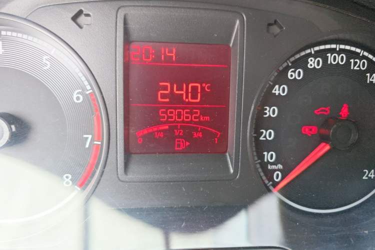 Used Volkswagen Jetta 2017 1.4L Manual Fashion Edition Odometer Close Up
