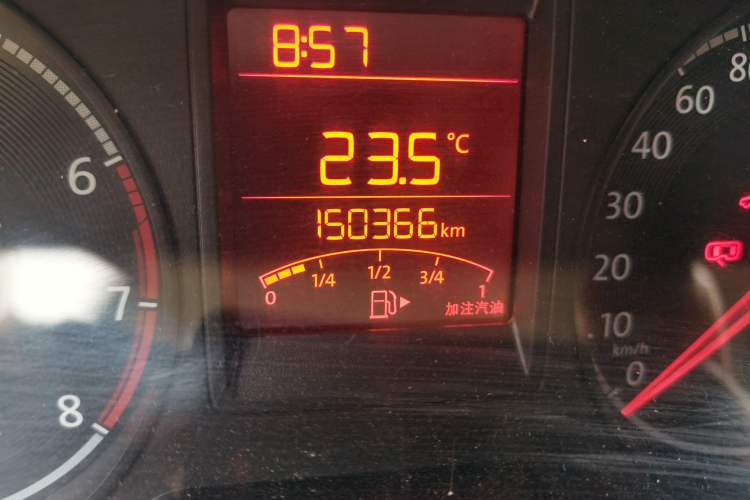 Used Volkswagen Jetta 2017 1.4L Manual Fashion Edition Odometer Close Up