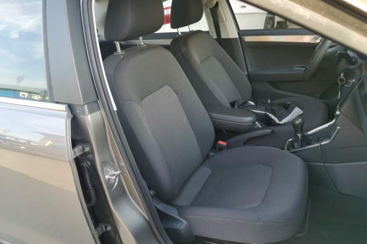 Used Volkswagen Jetta 2017 1.4L Manual Fashion Edition Right Front Seat
