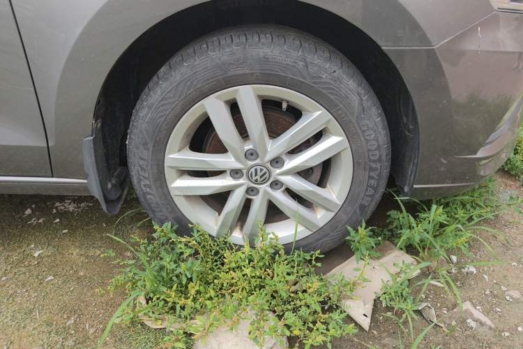 Used Volkswagen Jetta 2017 1.5L Automatic Comfort Model Right Front Wheel Hub