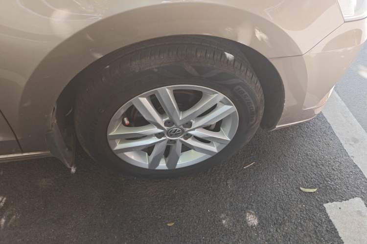Used Volkswagen Jetta 2017 1.5L Manual Comfort Model Right Front Wheel Hub