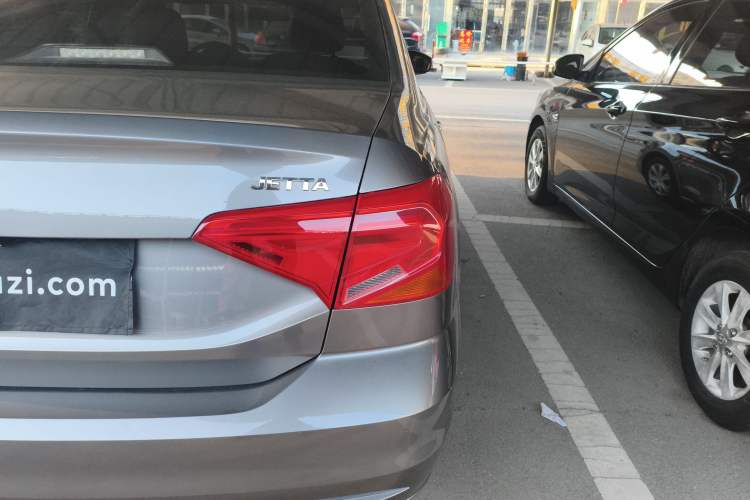 Used Volkswagen Jetta 2017 1.4L Manual Fashion Edition Right Rear Taillight