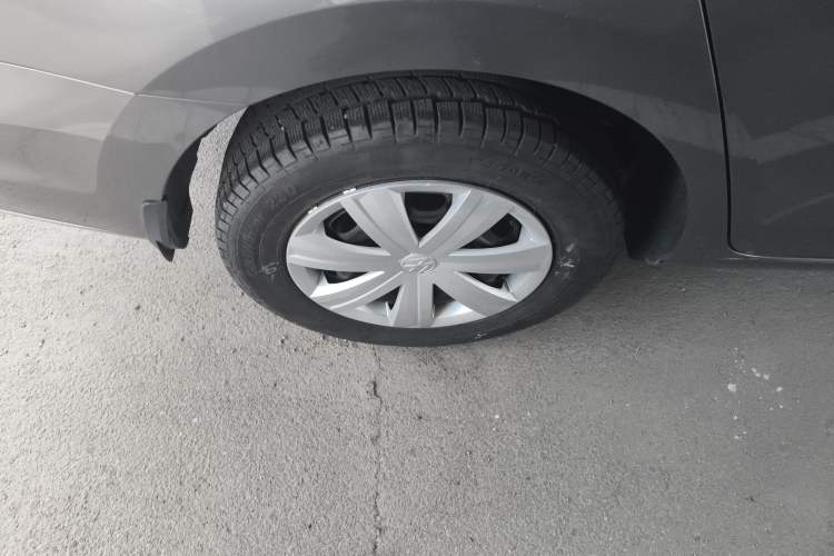 Used Volkswagen Jetta 2017 1.4L Manual Fashion Edition Right Rear Wheel Hub