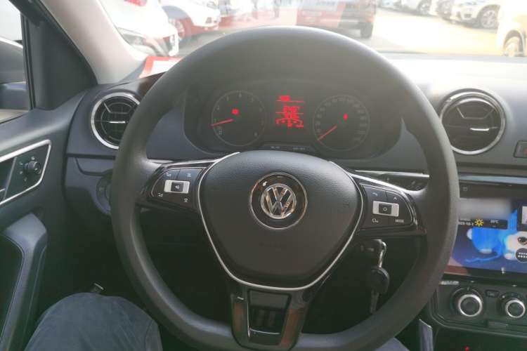 Used Volkswagen Jetta 2017 1.4L Manual Fashion Edition Steering Wheel