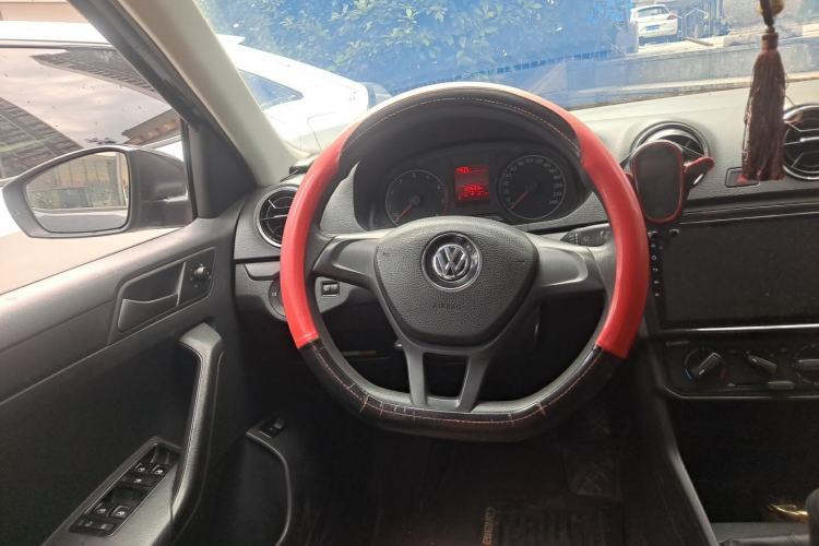 Used Volkswagen Jetta 2017 1.5L Manual Fashion Edition Steering Wheel