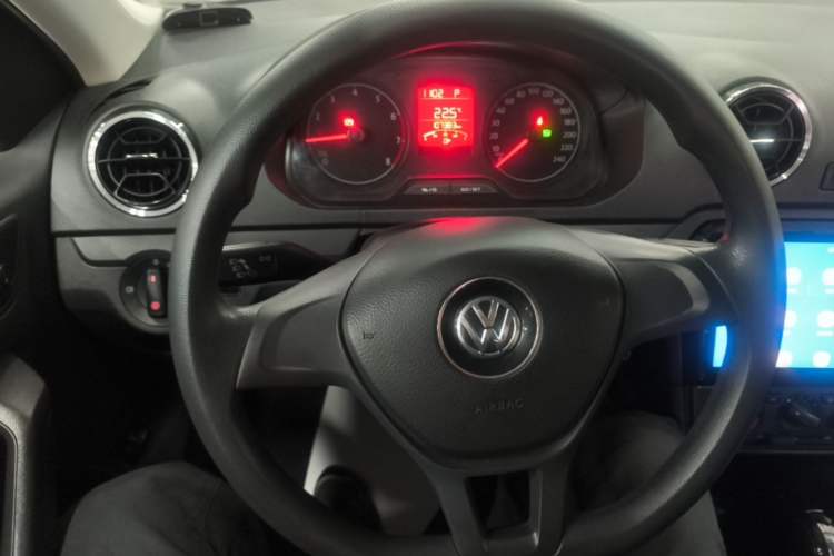 Used Volkswagen Jetta 2017 1.5L Automatic Fashion Model Steering Wheel