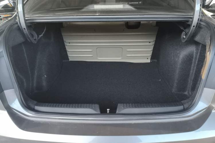 Used Volkswagen Jetta 2017 1.4L Manual Fashion Edition Trunk