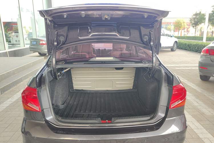 Used Volkswagen Jetta 2017 1.5L Automatic Fashion Model Trunk
