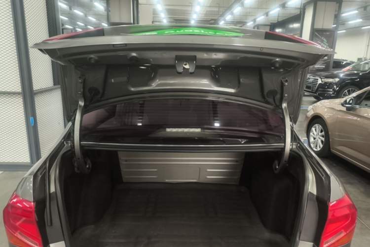 Used Volkswagen Jetta 2017 1.5L Automatic Fashion Model Trunk