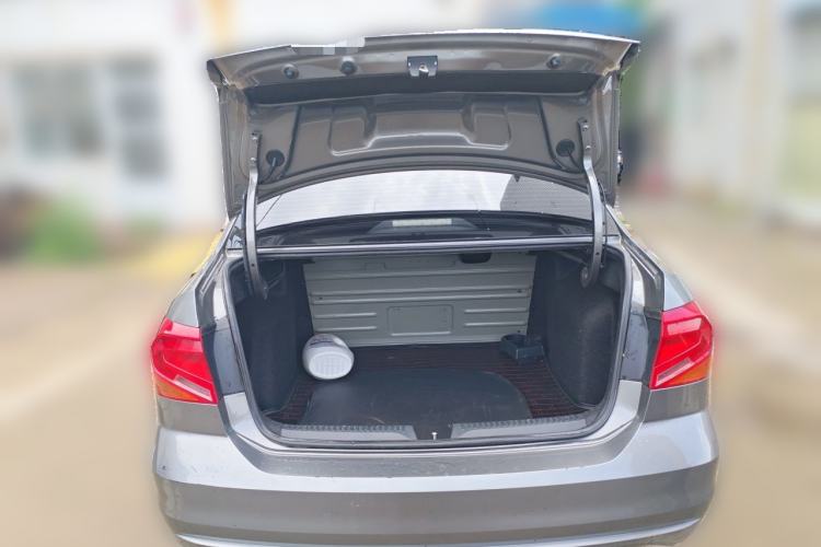 Used Volkswagen Jetta 2017 1.4L Manual Fashion Edition Trunk