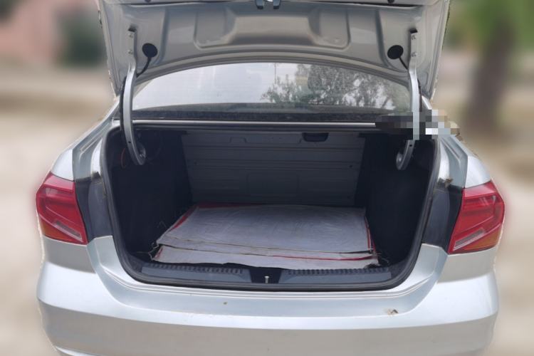 Used Volkswagen Jetta 2017 1.4L Manual Fashion Edition Trunk