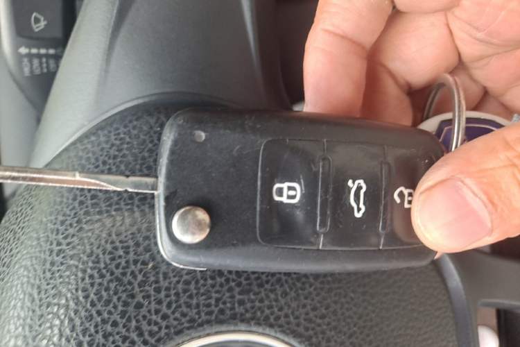 Used Volkswagen Jetta 2017 1.5L Manual Fashion Edition Vehicle Key