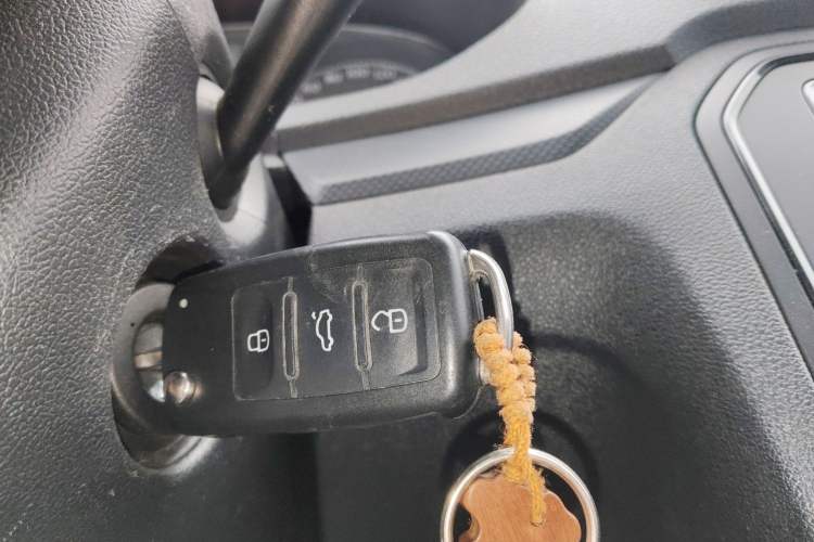 Used Volkswagen Jetta 2017 1.4L Manual Fashion Edition Vehicle Key